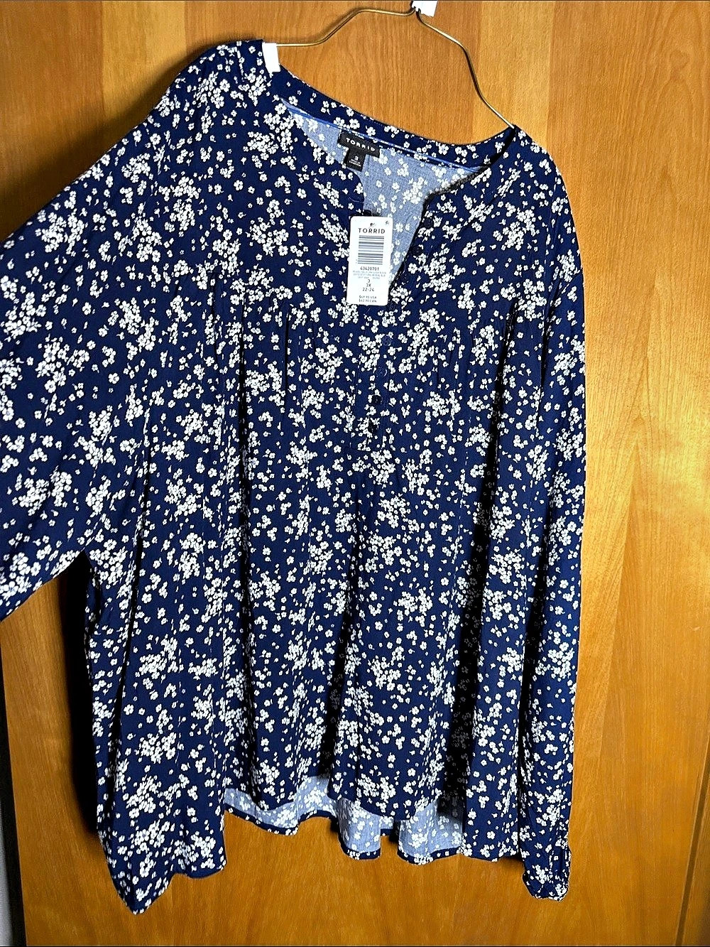 Torrid Relaxed Challis Long Sleeve Blouse Floral Blouse Blue & White Size 3